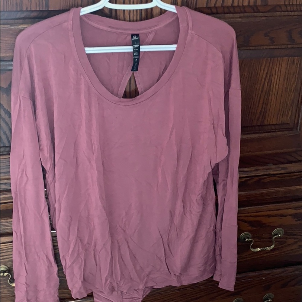 NWOT yoga shirt 90 degrees